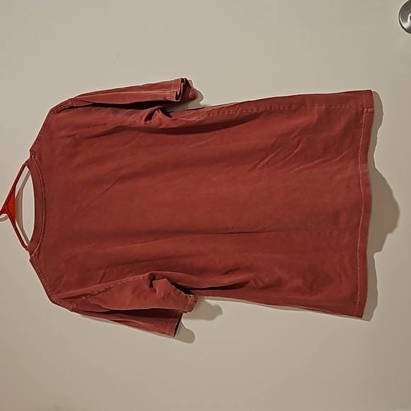 Pirates Paradise Cape Cod Rum Co. since 1620 graphic tee rusty red Medium UNISEX - Picture 4 of 6